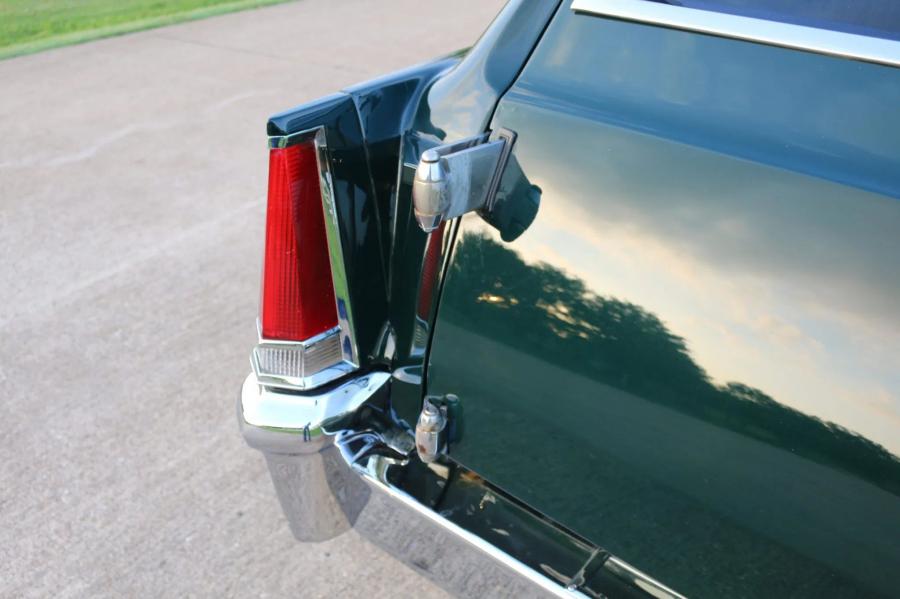 Детали экстерьера Cadillac DeVille 9-passenger Station Wagon by WISCO (B9114767) 1969 года  (фото 56 из 147)